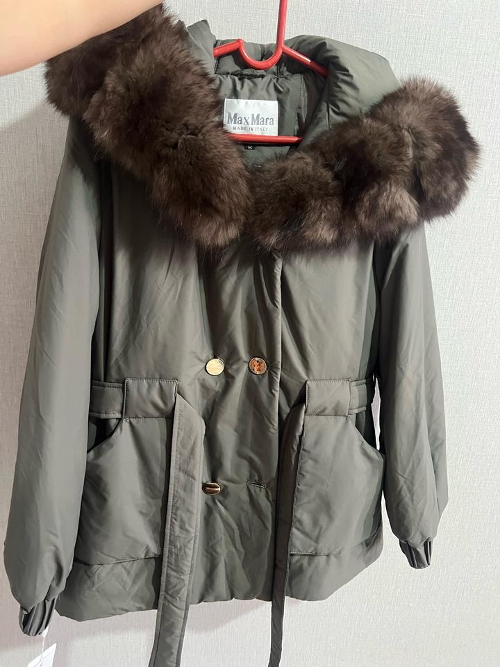 Куртка Max Mara с меховым капюшоном