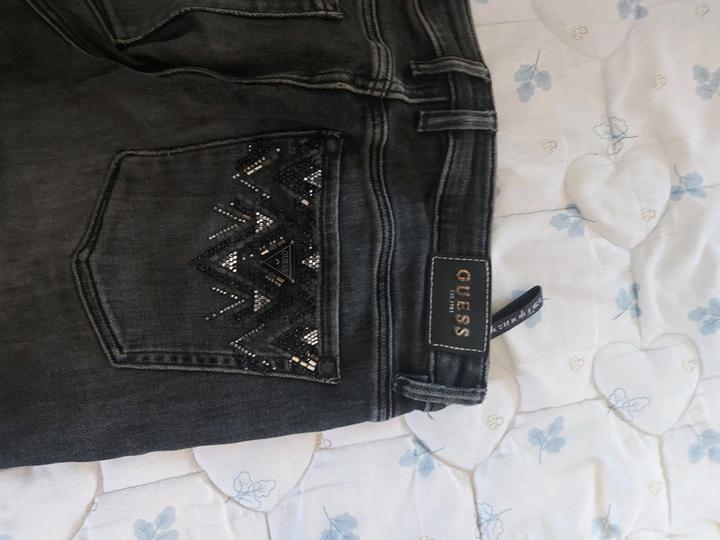 Продам джинсы Guess