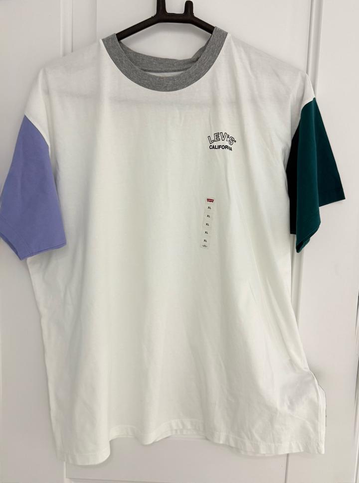 Футболка Levi's