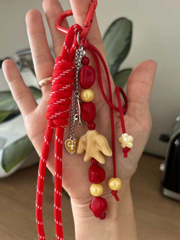 Handmade (ручная работа) Брелок-подвеска с бусинами и карабином