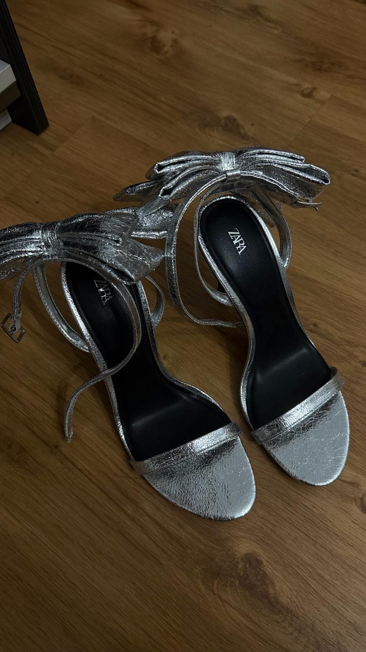 Босоножки ZARA на каблуке с бантом