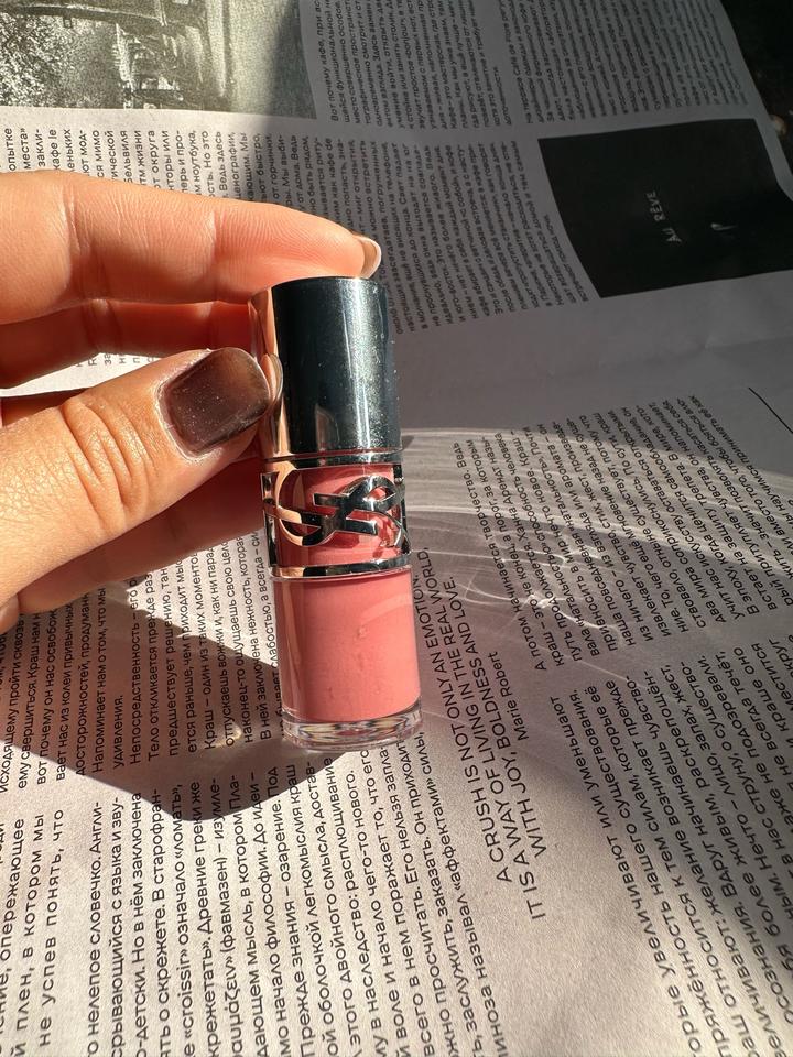 Блеск для губ Yves Saint Laurent Glossy Lip Oil