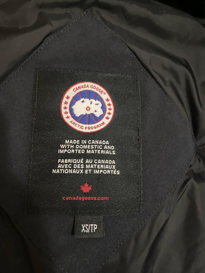 Пуховик Canada Goose