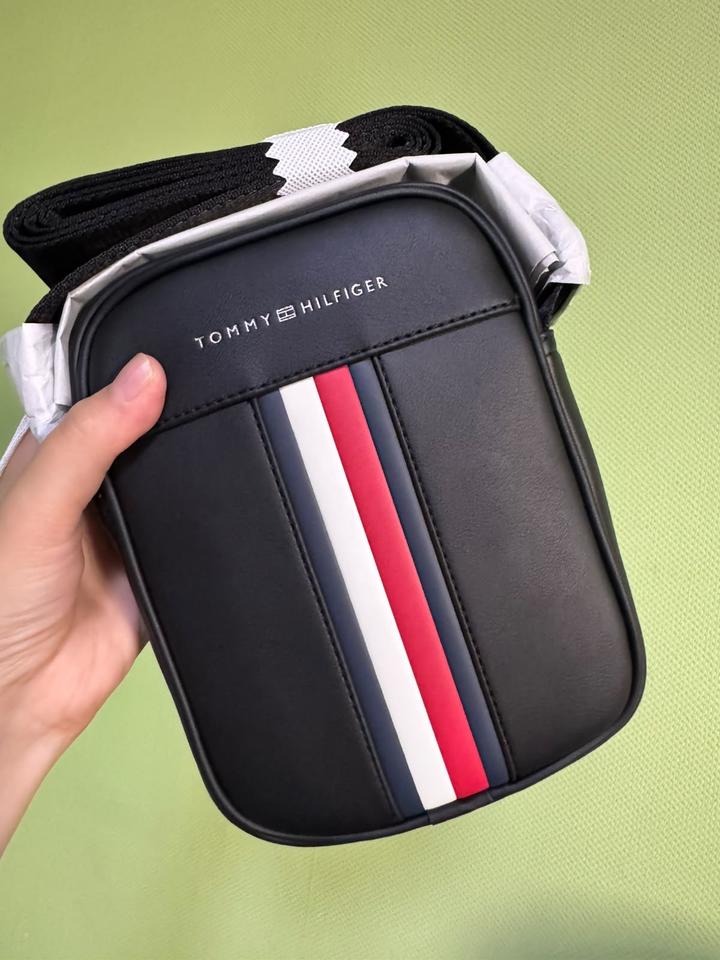 Сумка-мессенджер Tommy Hilfiger