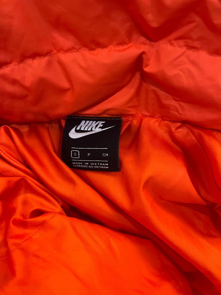 Пуховик Nike