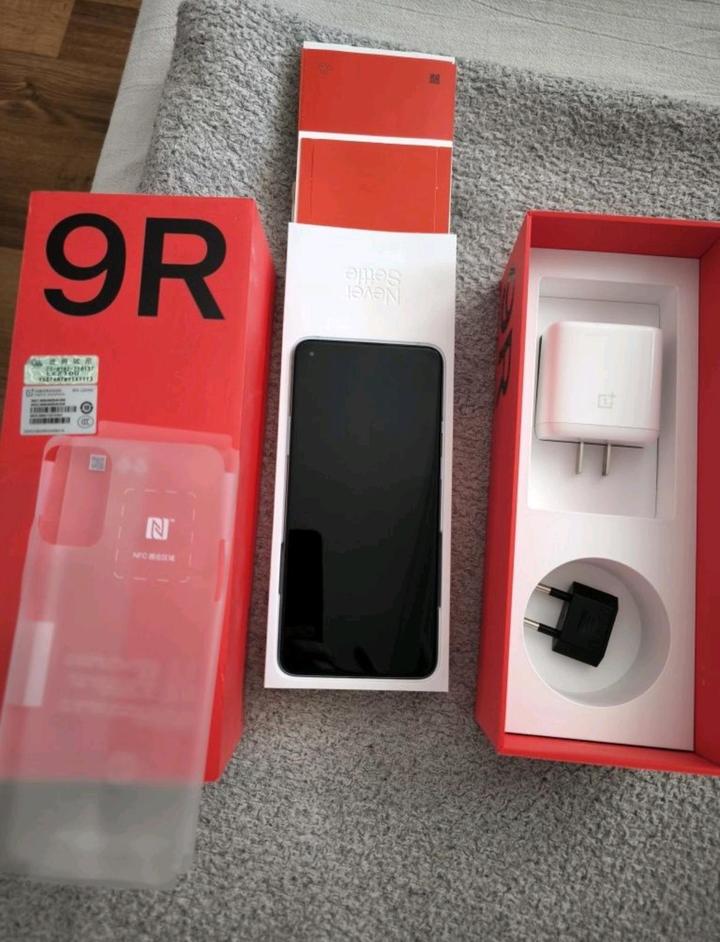 Продам OnePlus 9R 5G (12/256 ГБ) в отличном состоянии!