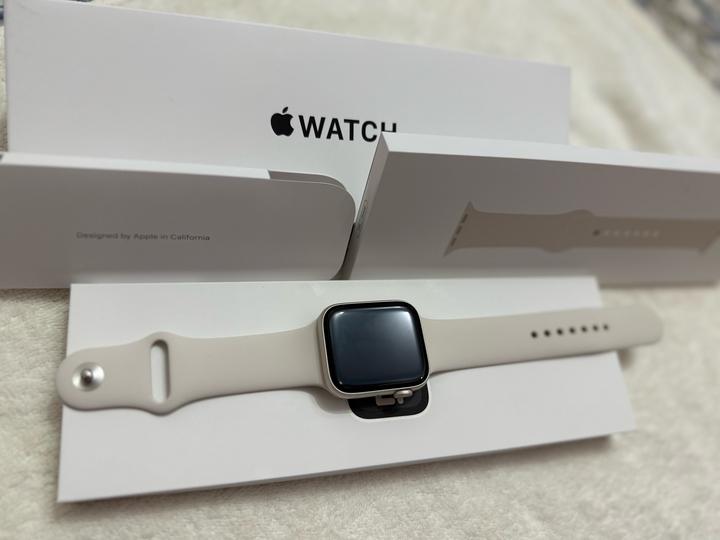 Apple Watch с ремешком