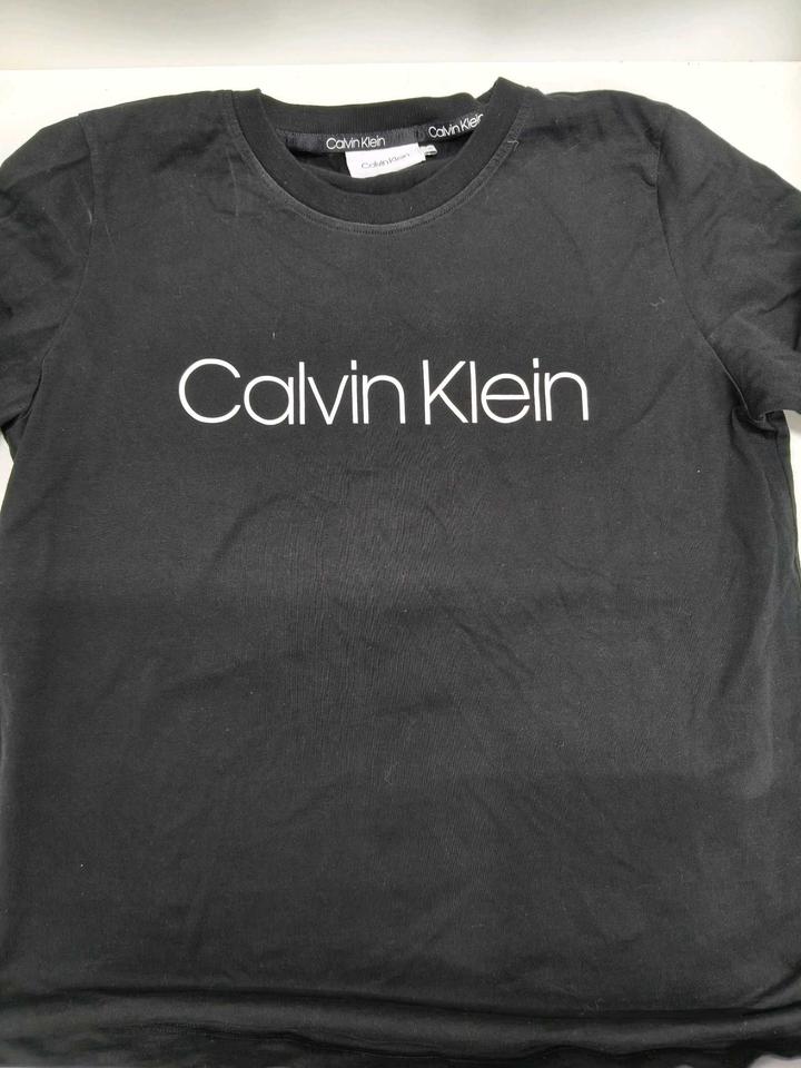 Calvin Klein Продам футболку