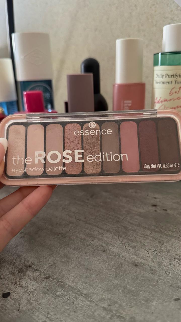essence the ROSE edition eyeshadow palette