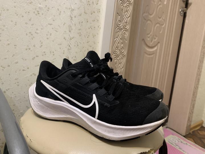Nike кроссовки 37 размер