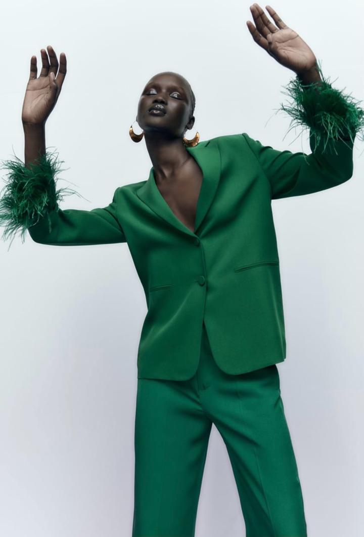 Zara Новый пиджак xs с перьями Зара с этикеткой