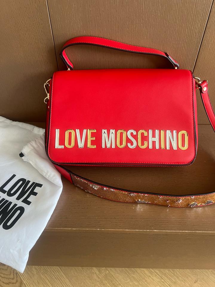 Love Moschino