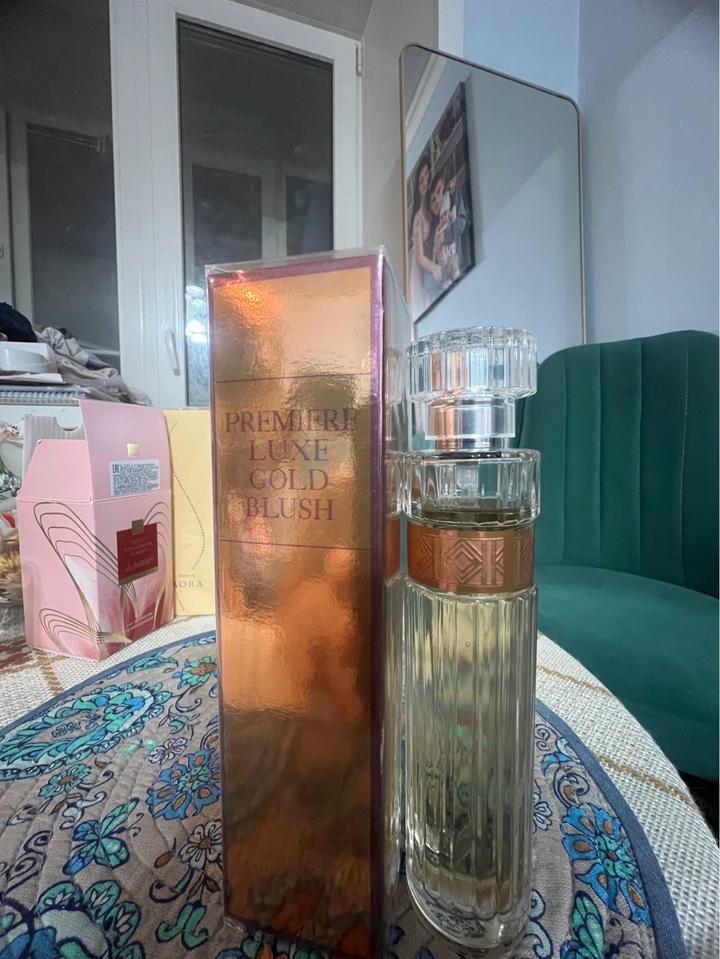 Avon Premier luxe gold blush