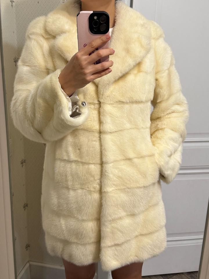 Lili furs Шуба из натуральной белой норки