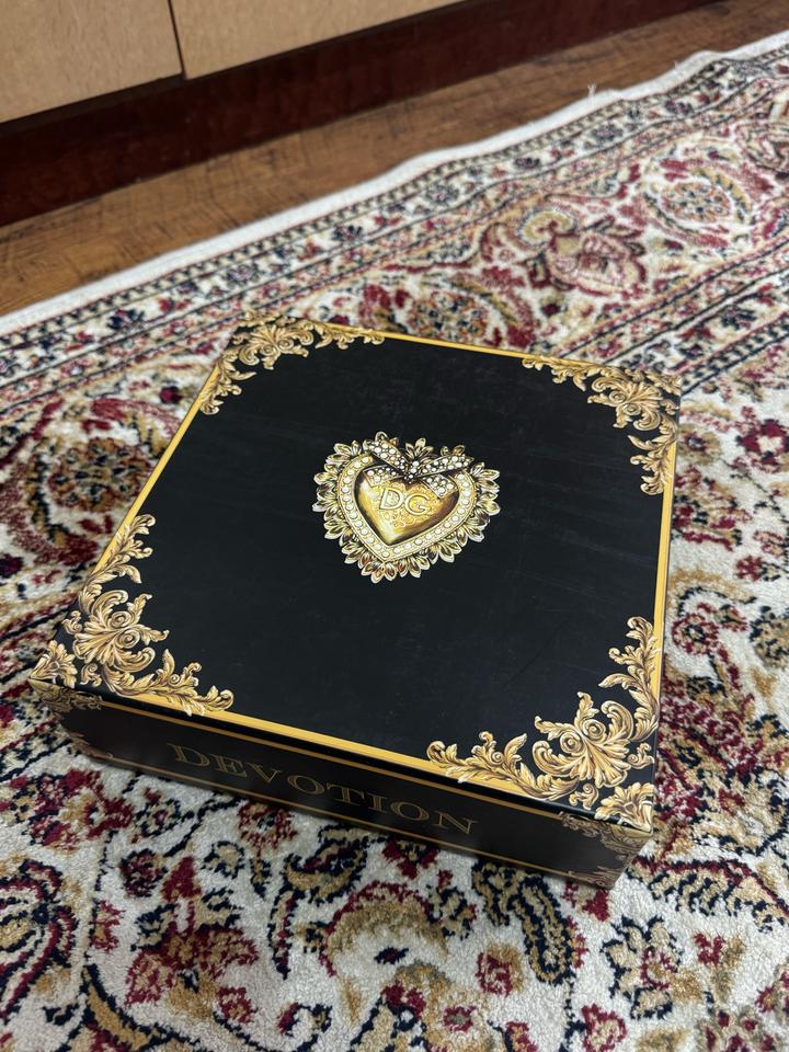 Фирменная коробка Dolce & Gabbana Devotion