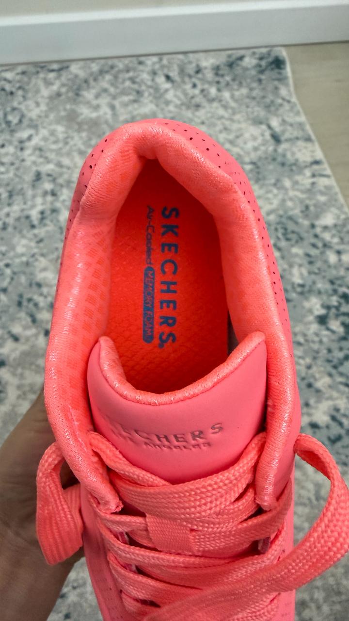 Skechers