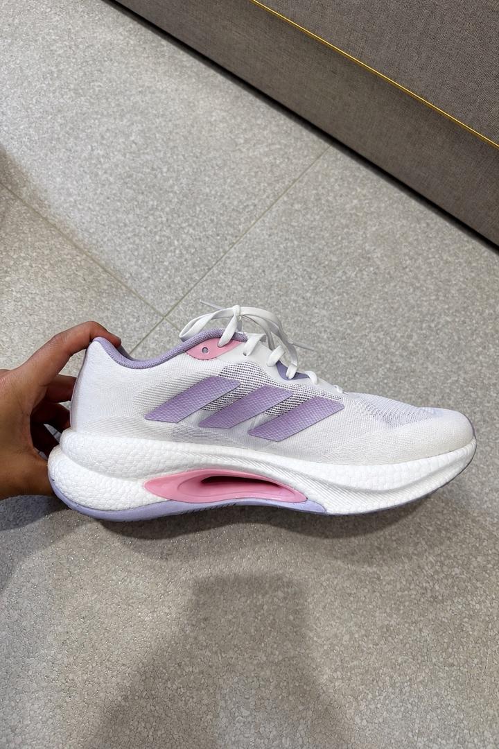 Женские кроссовки adidas