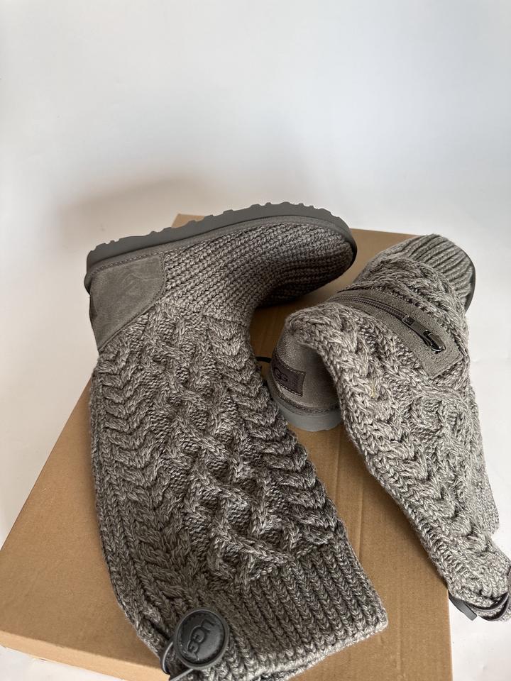 UGG