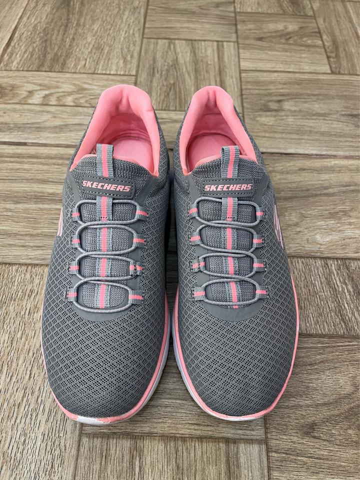 Skechers