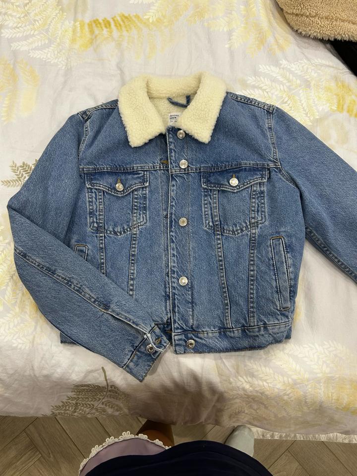Джинсовая куртка Bershka с меховым подкладом