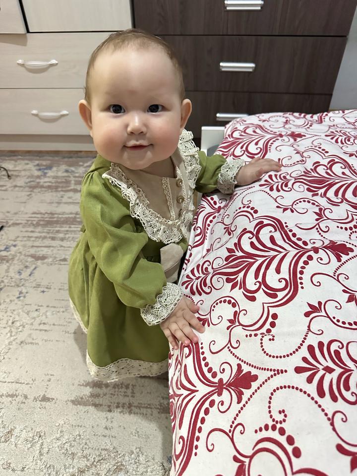 Платье для девочки с кружевной отделкой