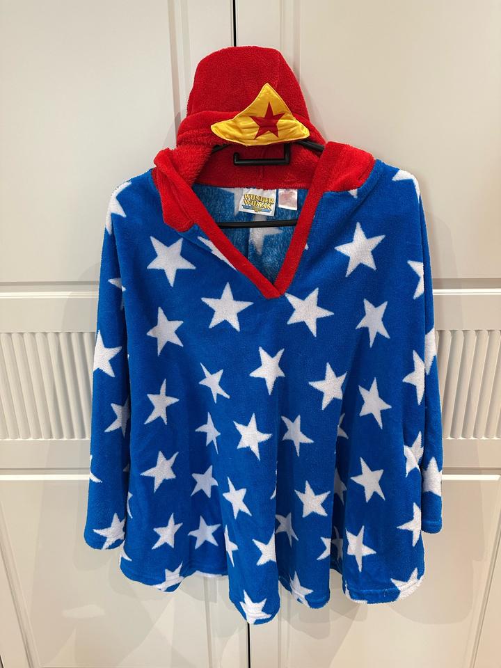 wonder woman Накидка пончо с капюшоном