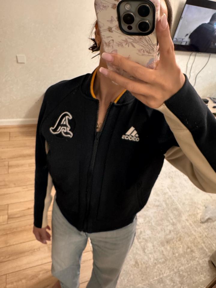 Женский бомбер adidas