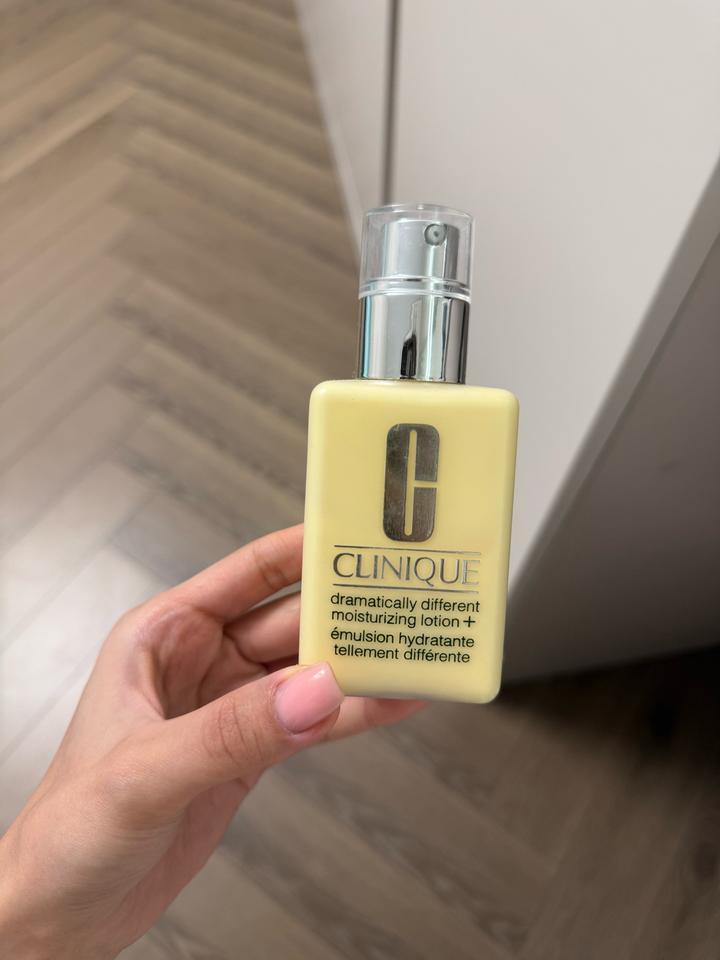 CLINIQUE Dramatically Different Moisturizing Lotion + 125 мл