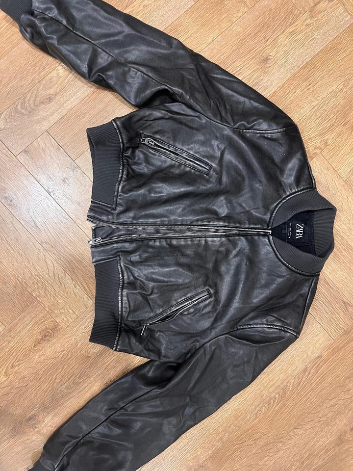 Женский бомбер ZARA