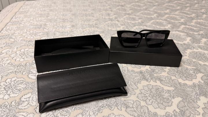 Yves Saint Laurent Солнцезащитные очки Saint Laurent (YSL)