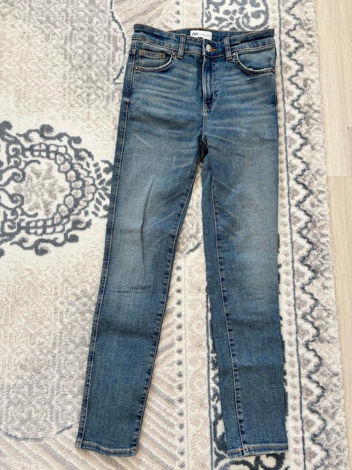 Джинсы Zara