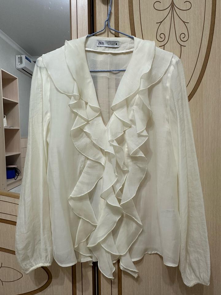 Блуза ZARA с рюшами