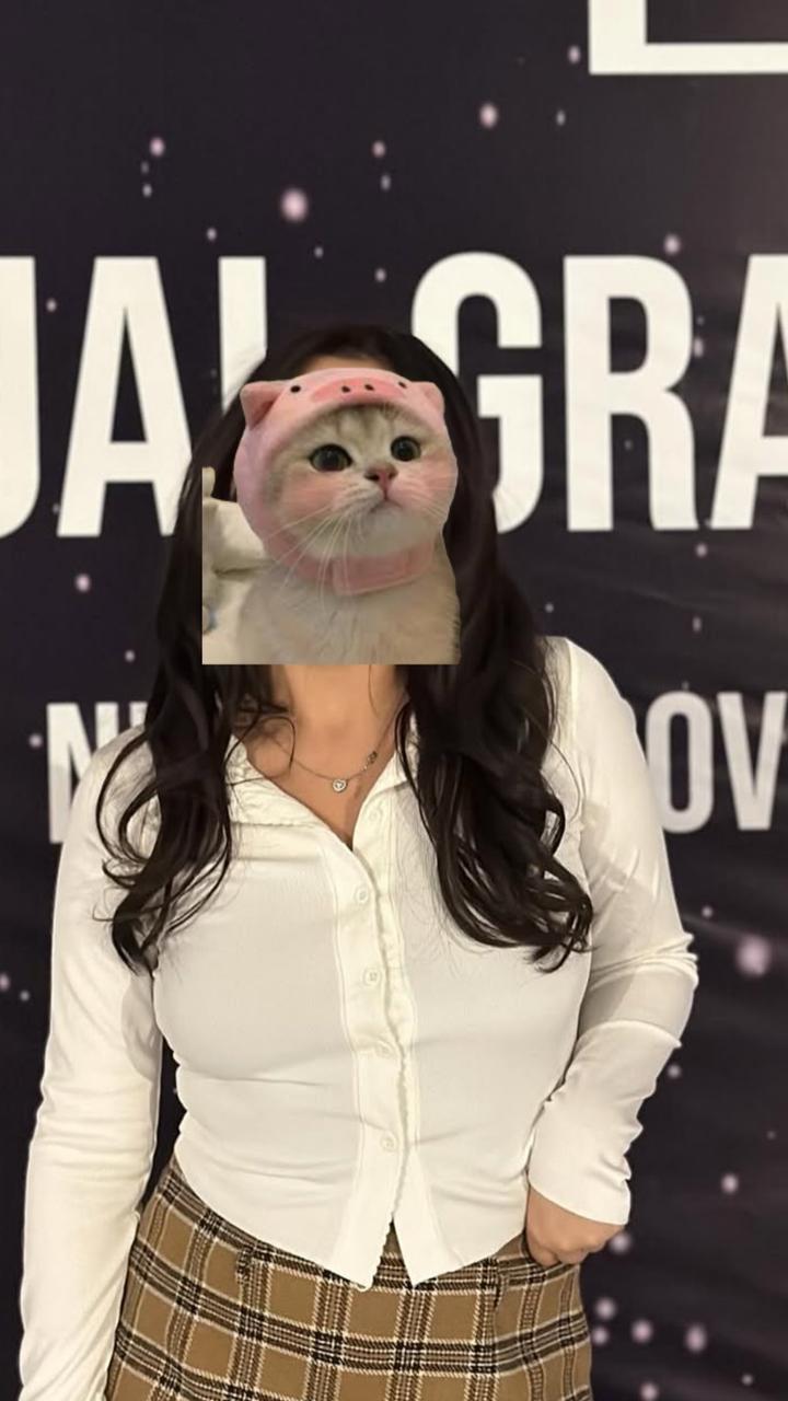 Белая кофта на пуговицах