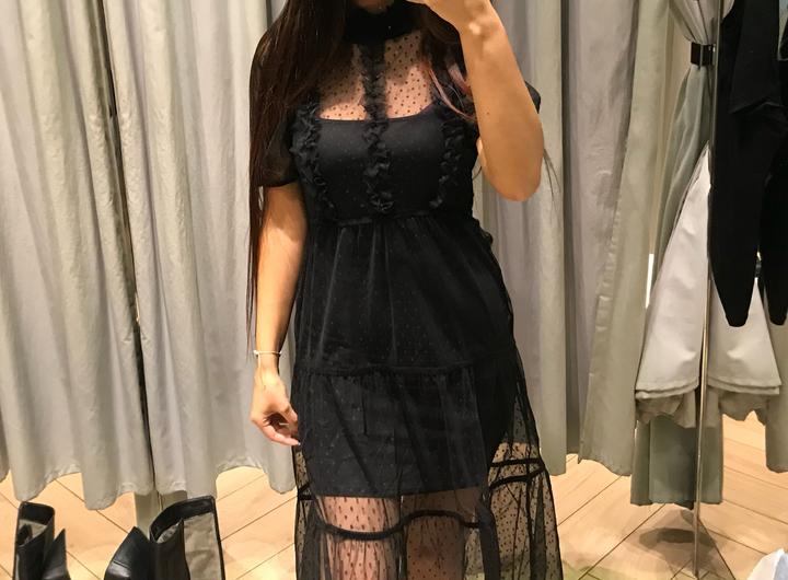 Черное платье H&M в горошек с прозрачными элементами
