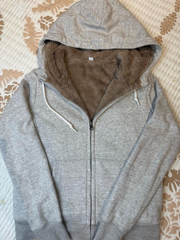 Худи UNIQLO на меху
