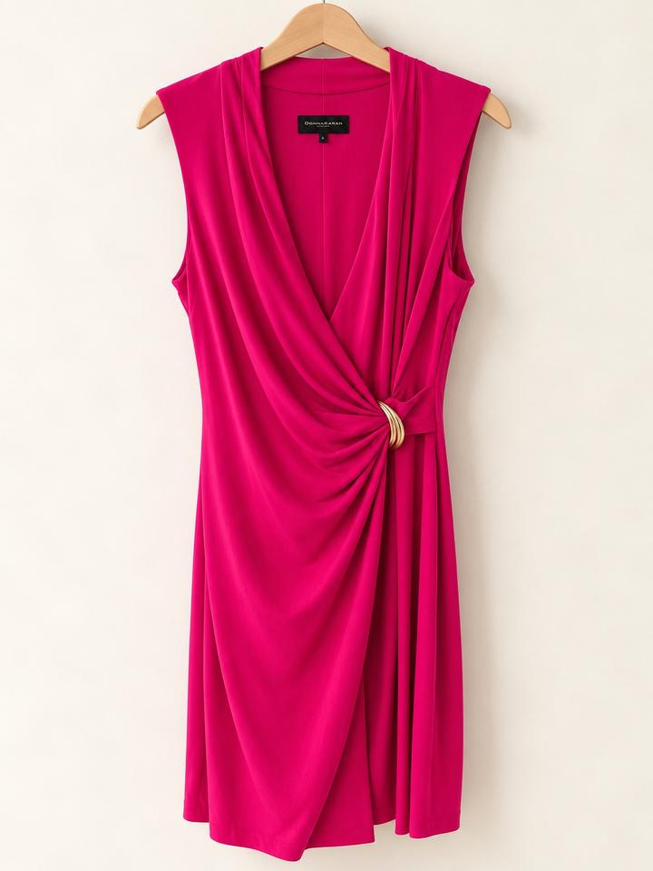 Платье-футляр Donna Karan New York цвета фуксия с золотым кольцом 💖✨
