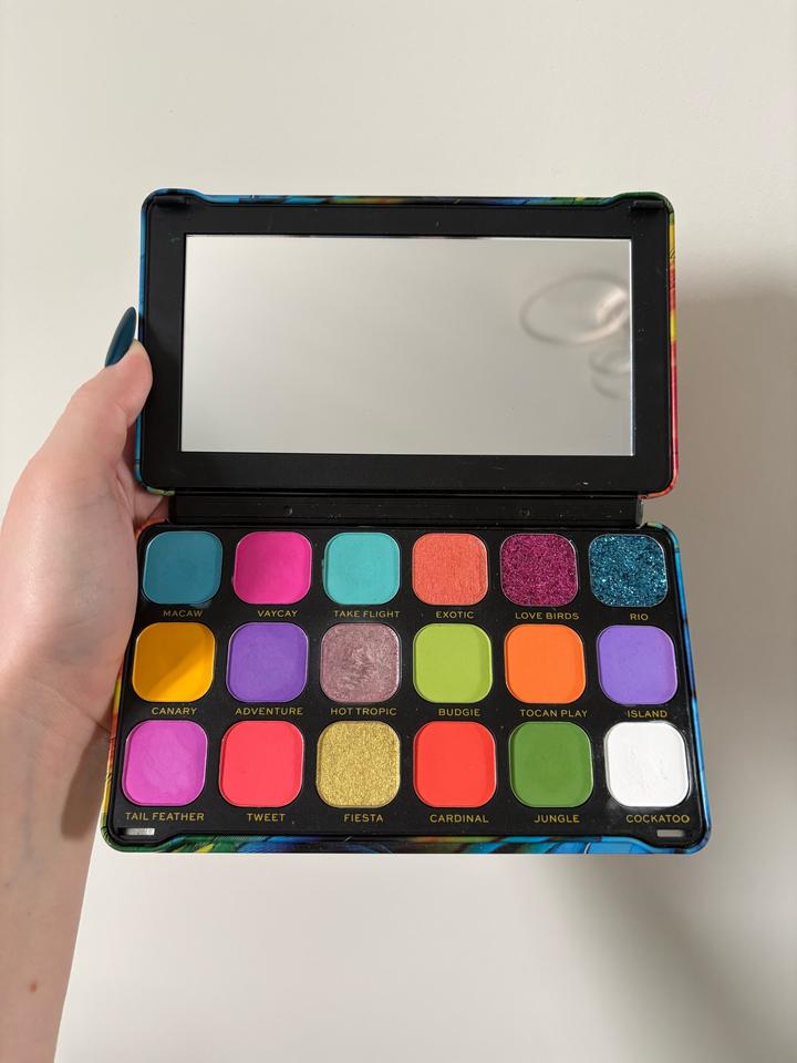 Палетка теней Makeup Revolution Bird of Paradise