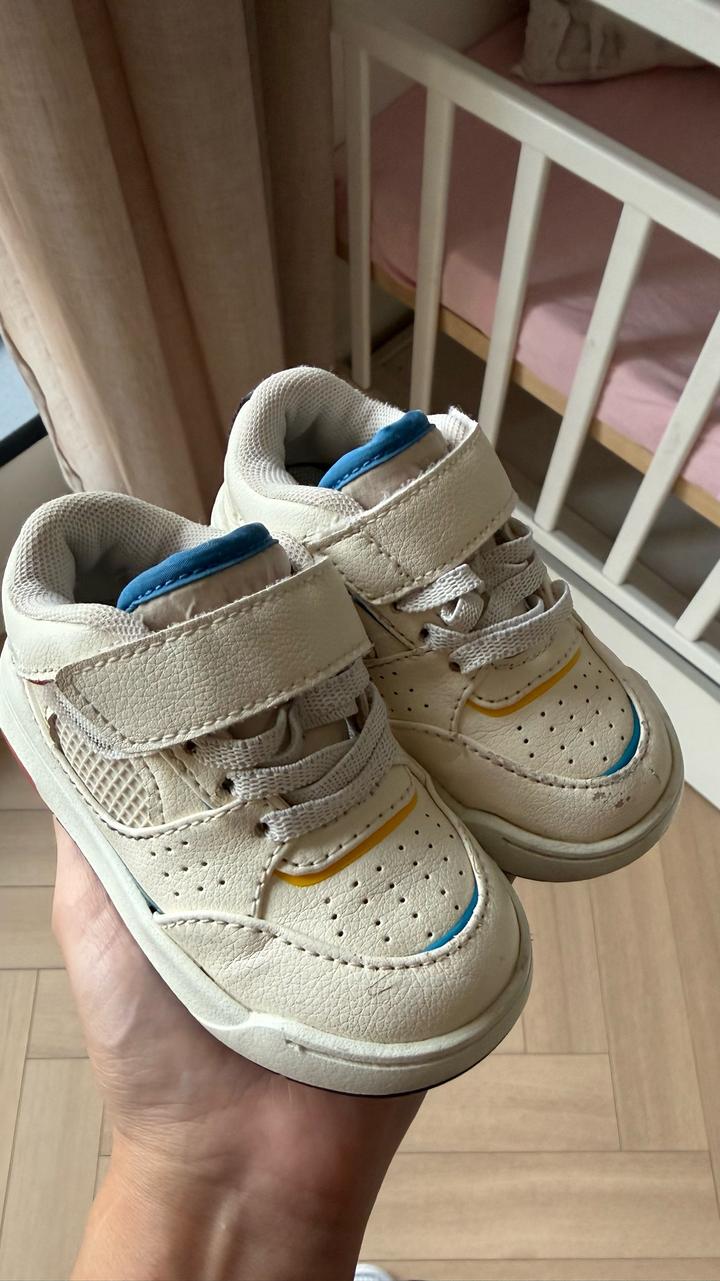 Кроссовки Zara