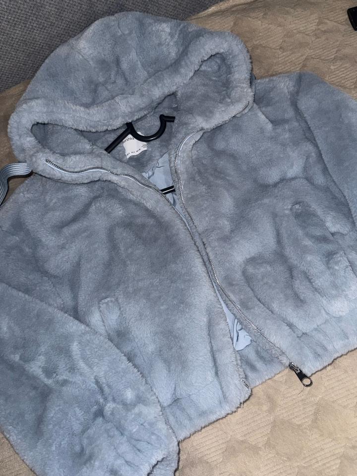 Куртка Bershka плюшевая