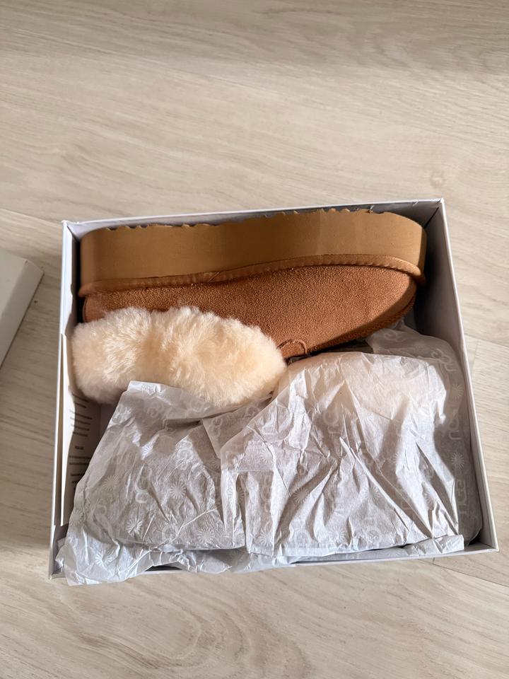 UGG
