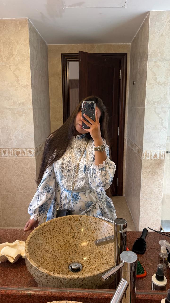 Платье с цветочным принтом и кружевом