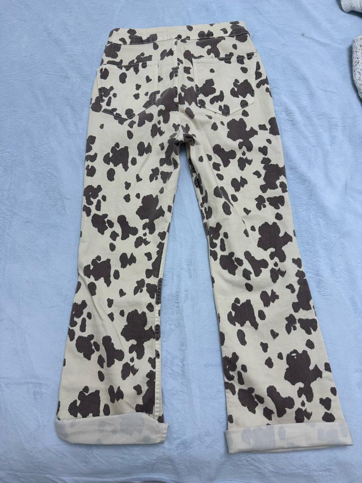 Джинсы ZARA с принтом под корову