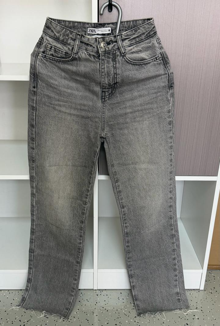 Серые джинсы ZARA