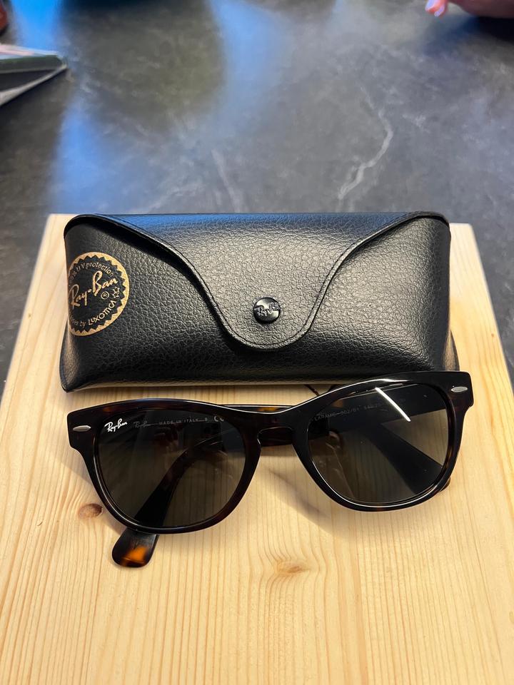Ray-Ban
