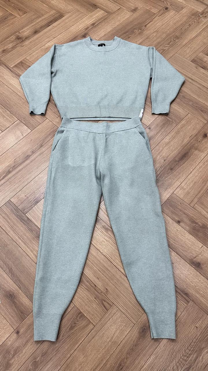 Теплый шерстяной костюм Massimo Dutti