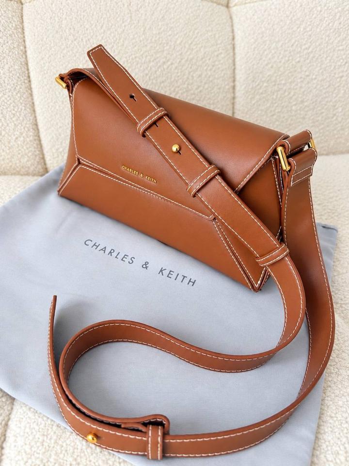 Сумка Charles & Keith Nasrin Geometric Shoulder Bag, оригинал, пыльник