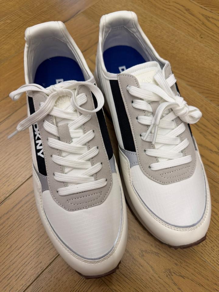 Кроссовки DKNY