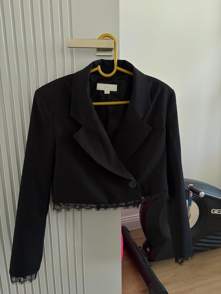 Костюм Zara из жакета и юбки с кружевом