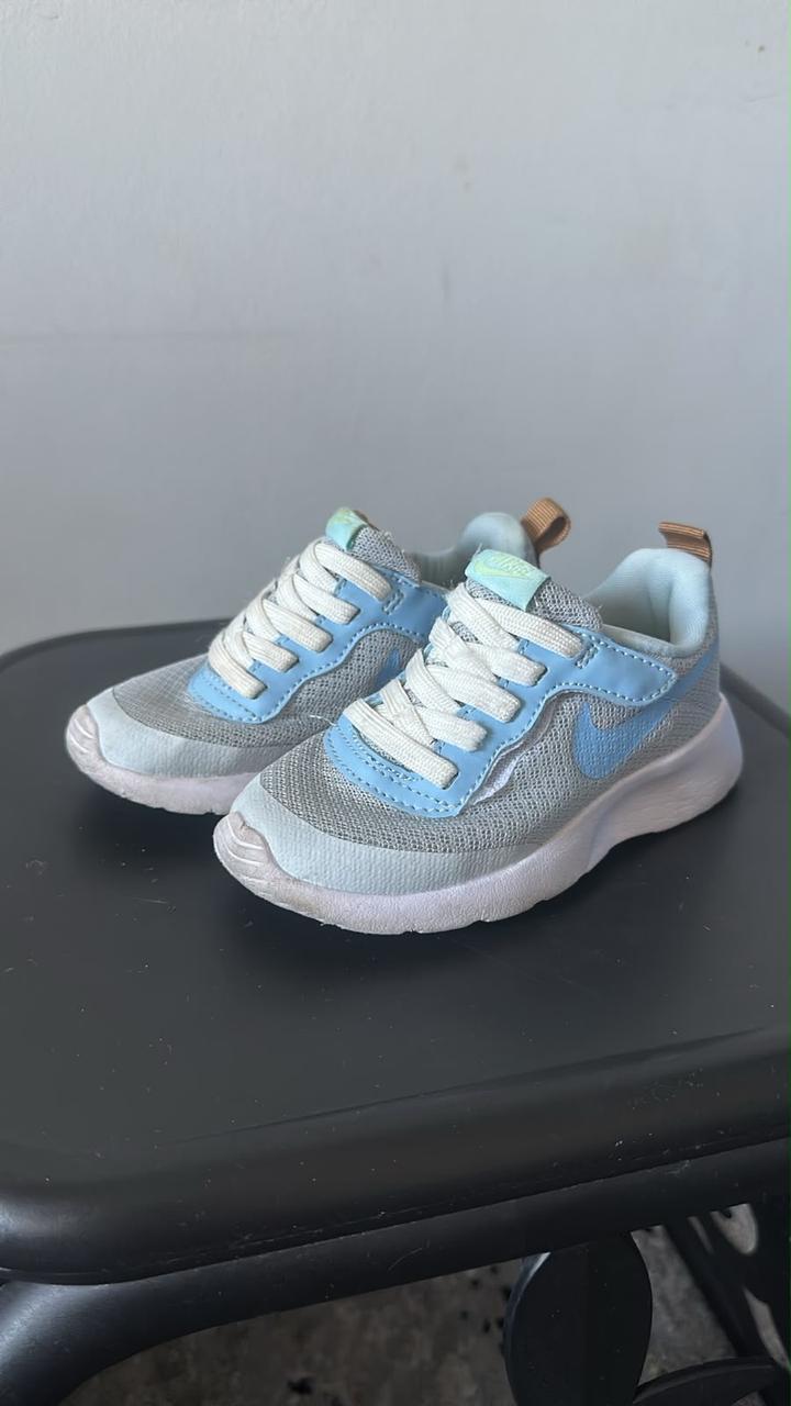 Кроссовки Nike