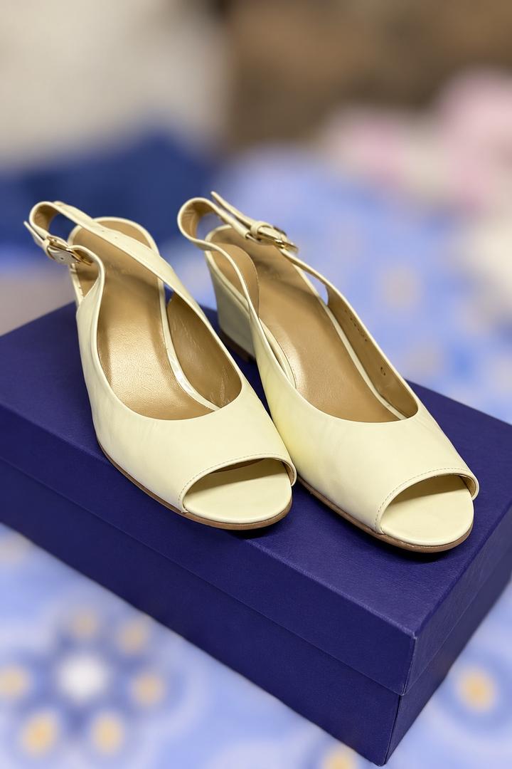 Босоножки Stuart Weitzman на танкетке